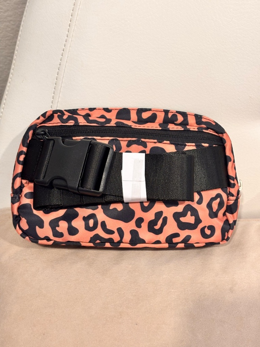 Lululemon ‘Leopard Shift Midi Desert’ Everywhere Belt Bag NWT - Picture 4 of 10